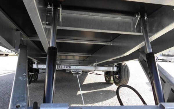 Remolque de plataforma LIDER con ruedas debajo – PTAC: 3500 kg – 2 ejes con freno – 506 x 215 cm